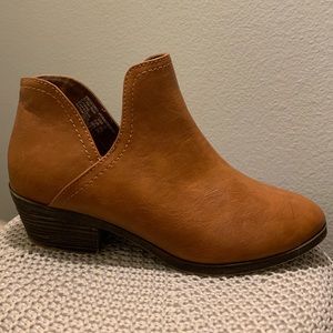 Brown small wedge boots! Great Condition!